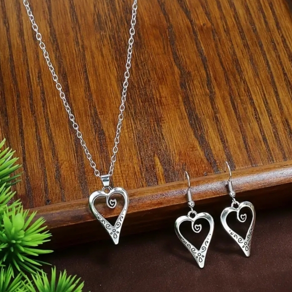 Silver Plated Scroll Heart Necklace and Earring Set NEW - Picture 6 of 8